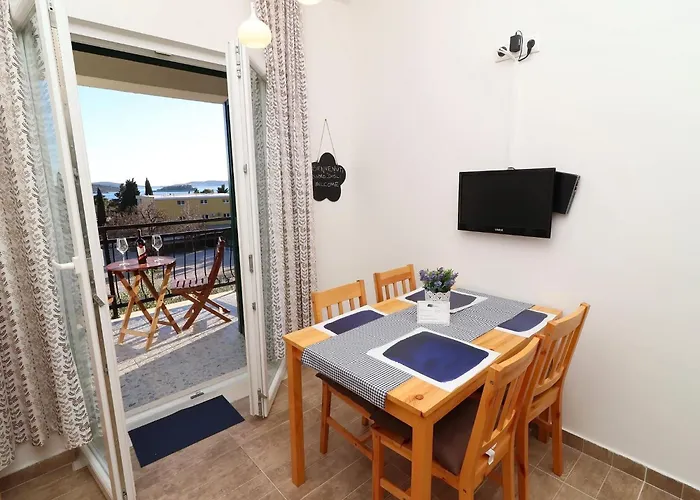 1 Bedroom With Balcony Orebić