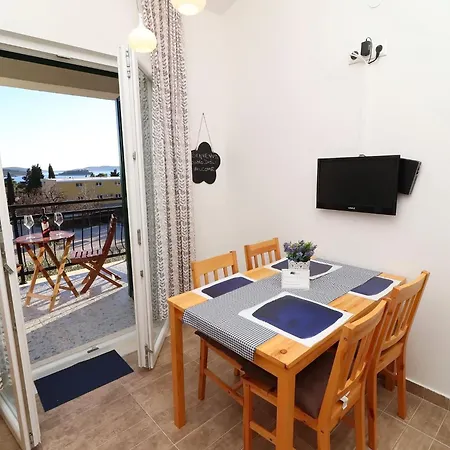1 Bedroom With Balcony Orebić